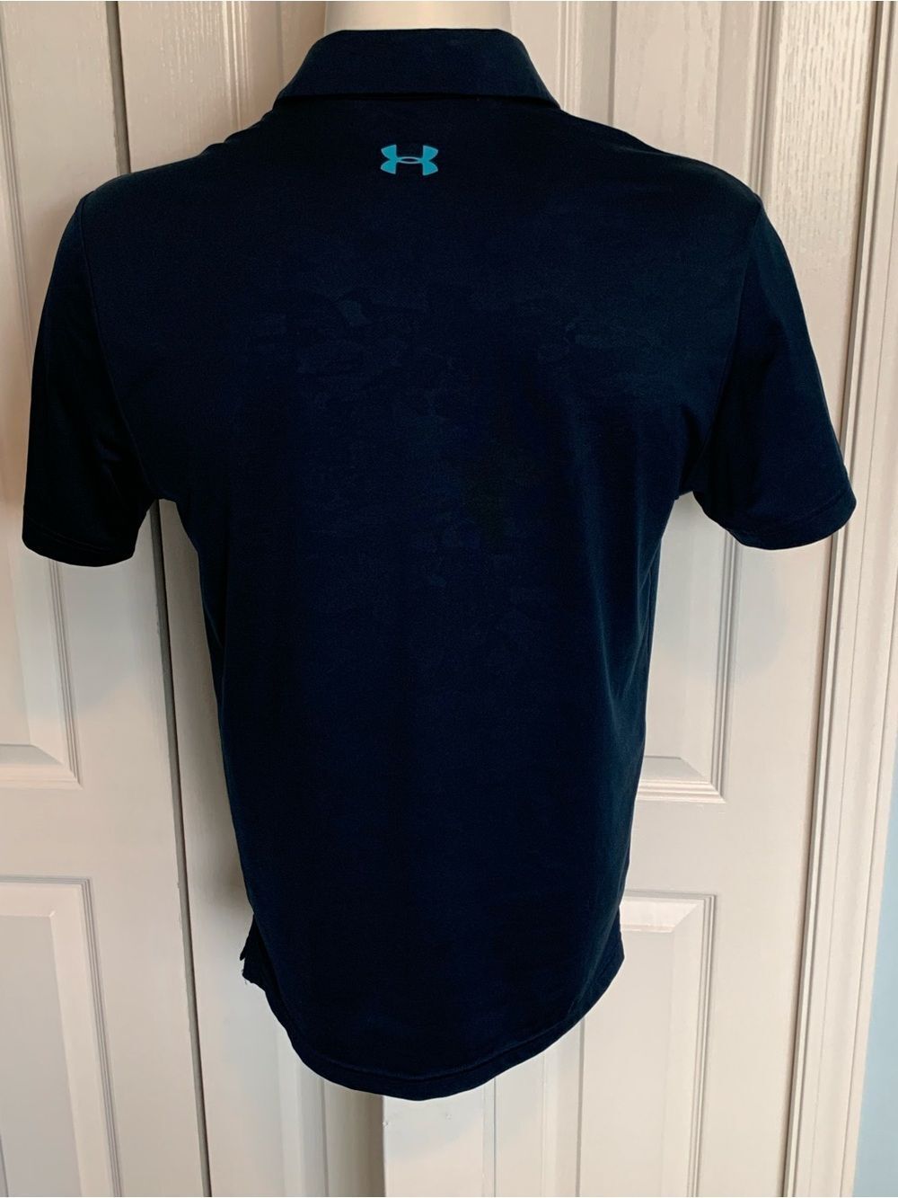 Under Armour Men’s Navy Camo Polo with Teal Logo - Picture 2 of 6